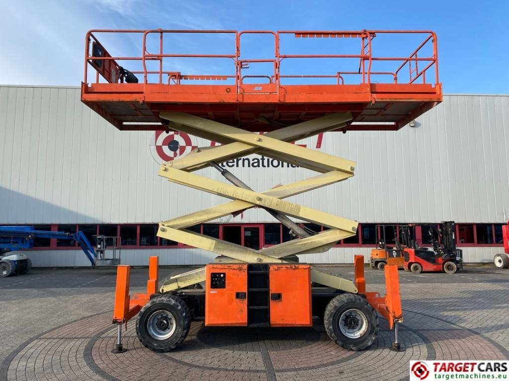 JLG 330LRT Diesel 4x4 Scissor Work Lift 1200cm - Ollós emelő: 5 kép. JLG 330LRT Diesel 4x4 Scissor Work Lift 1200cm - Ollós emelő: 5 kép.