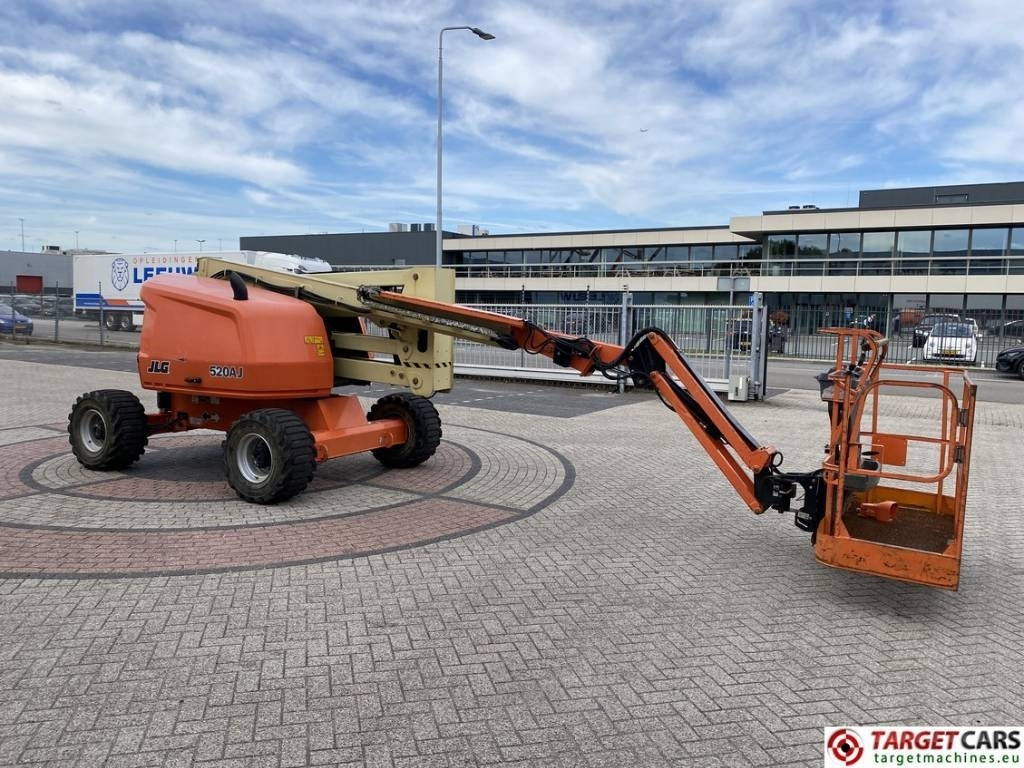 JLG 520AJ Articulated 4x4 Diesel Boom Work Lift 1800cm  - Személyemelő: 2 kép. JLG 520AJ Articulated 4x4 Diesel Boom Work Lift 1800cm  - Személyemelő: 2 kép.