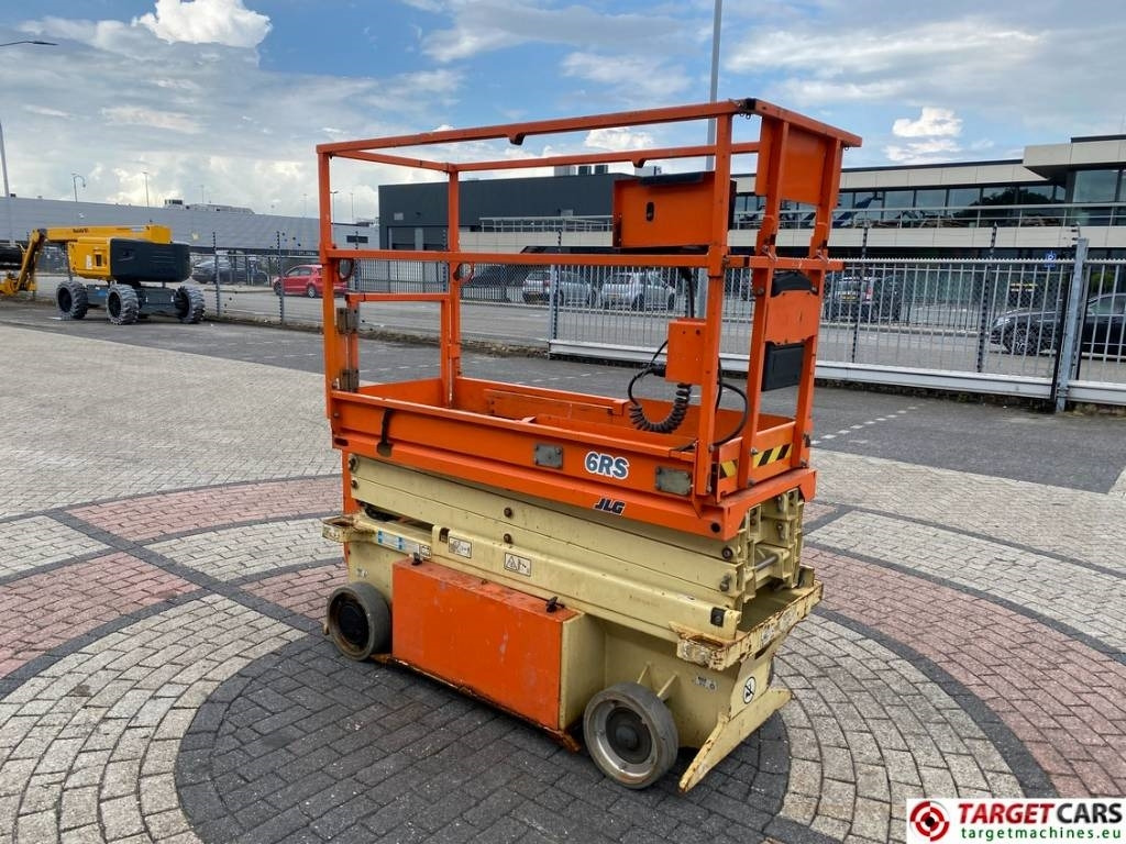 JLG 6RS Electric Scissor Work Lift 779cm - Ollós emelő: 2 kép. JLG 6RS Electric Scissor Work Lift 779cm - Ollós emelő: 2 kép.