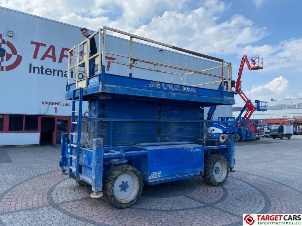 JLG Liftlux 203-24 Diesel 4x4 Scissor Work Lift 2230cm - Ollós emelő: 1 kép. JLG Liftlux 203-24 Diesel 4x4 Scissor Work Lift 2230cm - Ollós emelő: 1 kép.