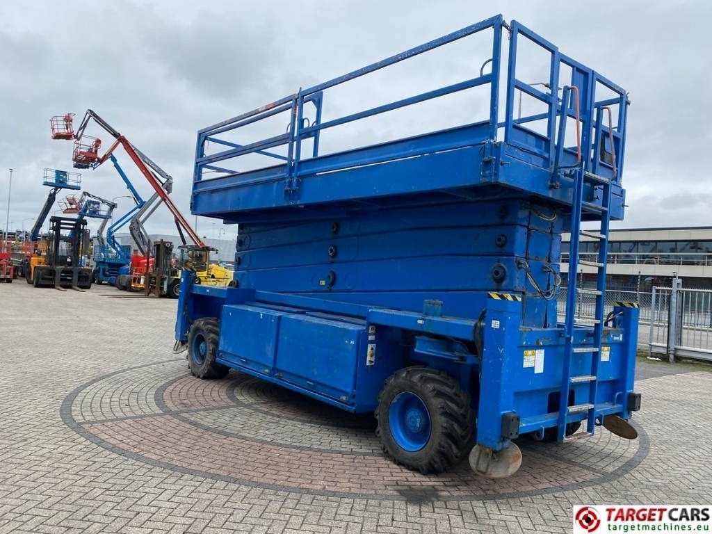 JLG Liftlux 260-25 Diesel 4x4 Scissor Work Lift 2800cm - Ollós emelő: 2 kép. JLG Liftlux 260-25 Diesel 4x4 Scissor Work Lift 2800cm - Ollós emelő: 2 kép.