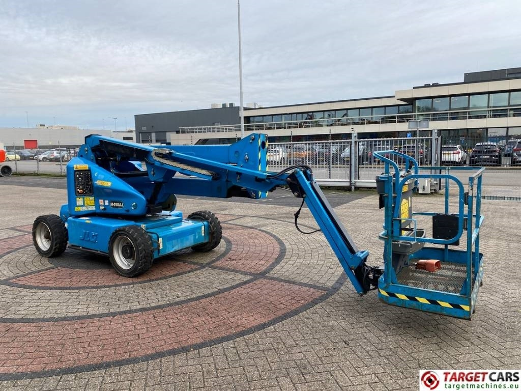 JLG M450AJ HyBrid Articulated Boom Work Lift 1572cm - Személyemelő: 2 kép. JLG M450AJ HyBrid Articulated Boom Work Lift 1572cm - Személyemelő: 2 kép.
