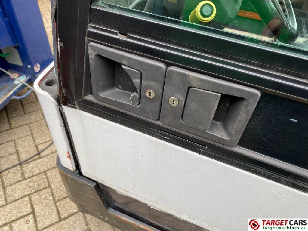 Kommunális traktor Linde P250 Tow Tug Truck Tractor Electric 80V max 25T: 19 kép.