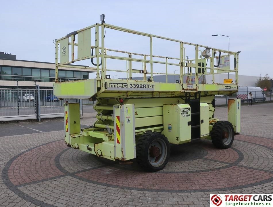 MEC 3392RT-T Diesel 4x4 Scissor Work LIft 1200cm - Ollós emelő: 3 kép. MEC 3392RT-T Diesel 4x4 Scissor Work LIft 1200cm - Ollós emelő: 3 kép.