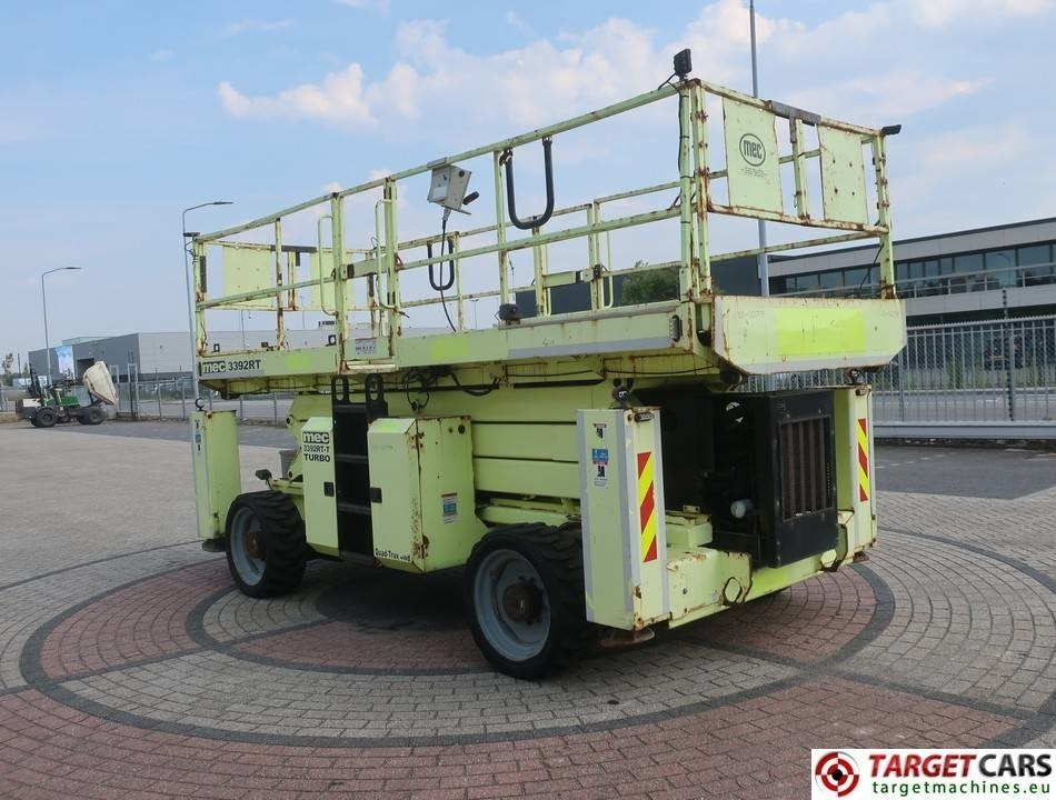 MEC 3392RT-T Diesel 4x4 Scissor Work Lift 1200cm - Ollós emelő: 2 kép. MEC 3392RT-T Diesel 4x4 Scissor Work Lift 1200cm - Ollós emelő: 2 kép.