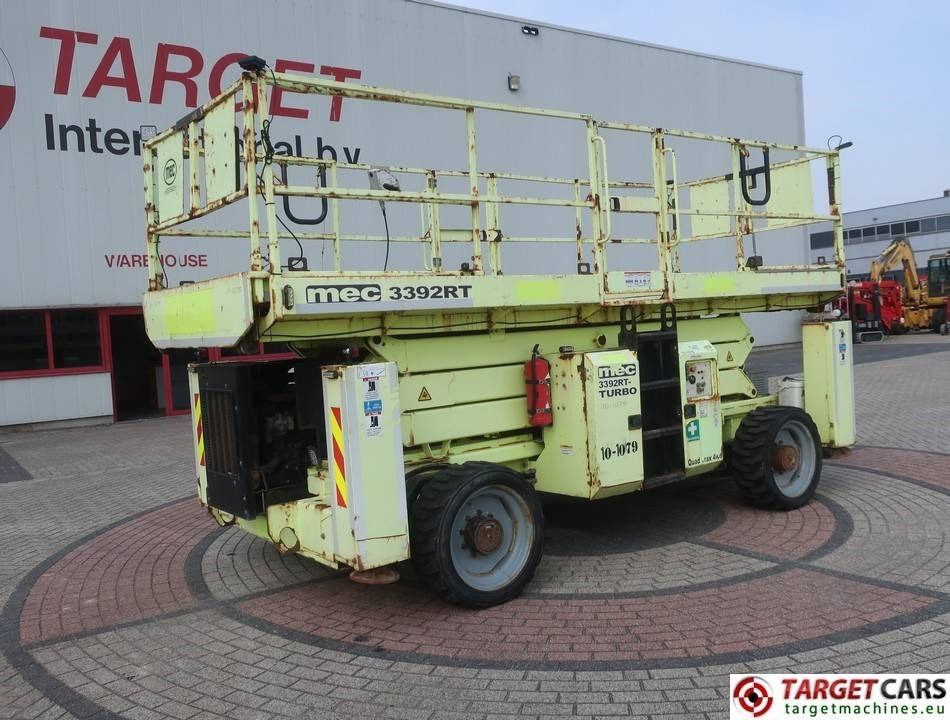 MEC 3392RT-T Diesel 4x4 Scissor Work Lift 1200cm - Ollós emelő: 1 kép. MEC 3392RT-T Diesel 4x4 Scissor Work Lift 1200cm - Ollós emelő: 1 kép.