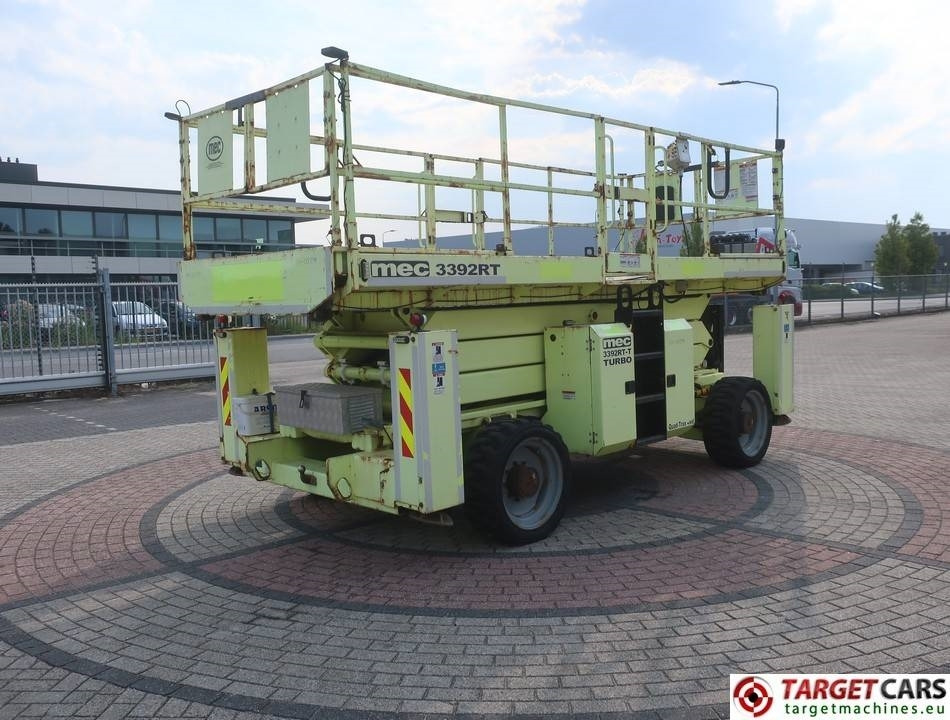 MEC 3392RT-T Diesel 4x4 Scissor Work Lift 1200cm - Ollós emelő: 3 kép. MEC 3392RT-T Diesel 4x4 Scissor Work Lift 1200cm - Ollós emelő: 3 kép.