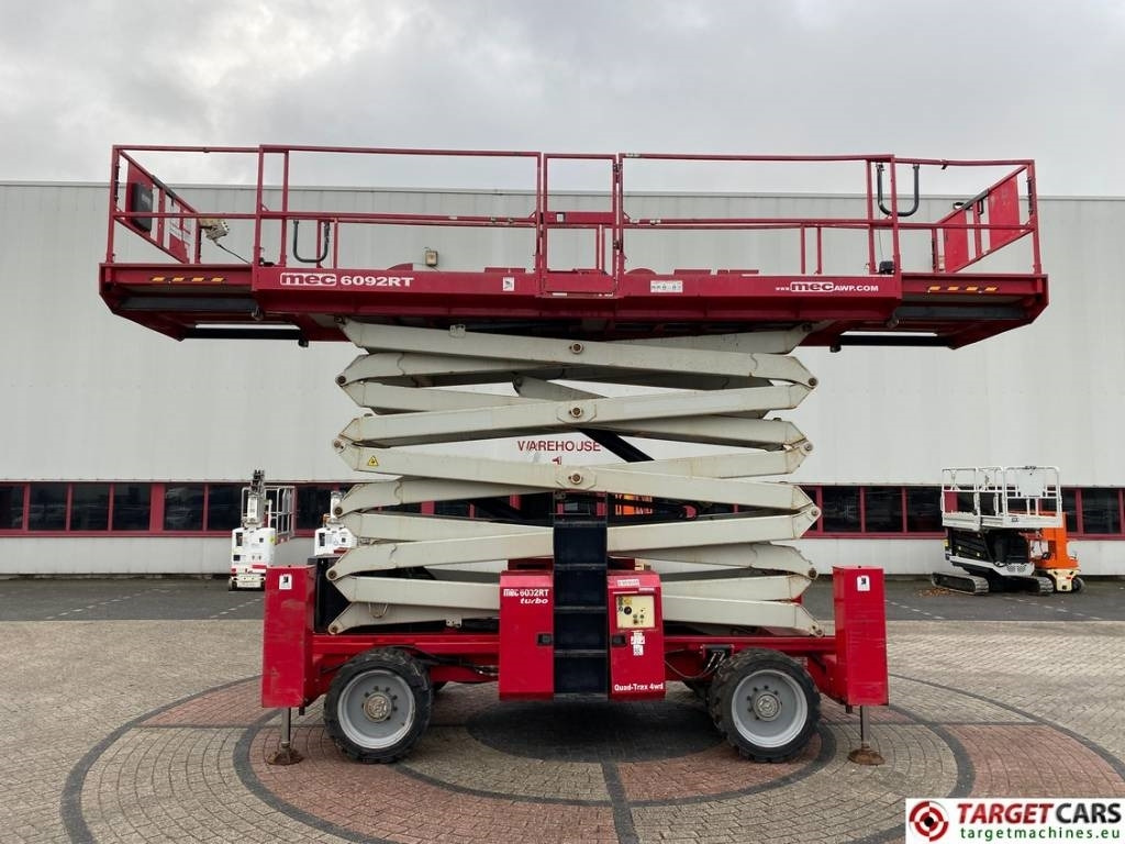 MEC 6092RT Diesel 4x4 Scissor Work Lift 2020cm - Ollós emelő: 5 kép. MEC 6092RT Diesel 4x4 Scissor Work Lift 2020cm - Ollós emelő: 5 kép.