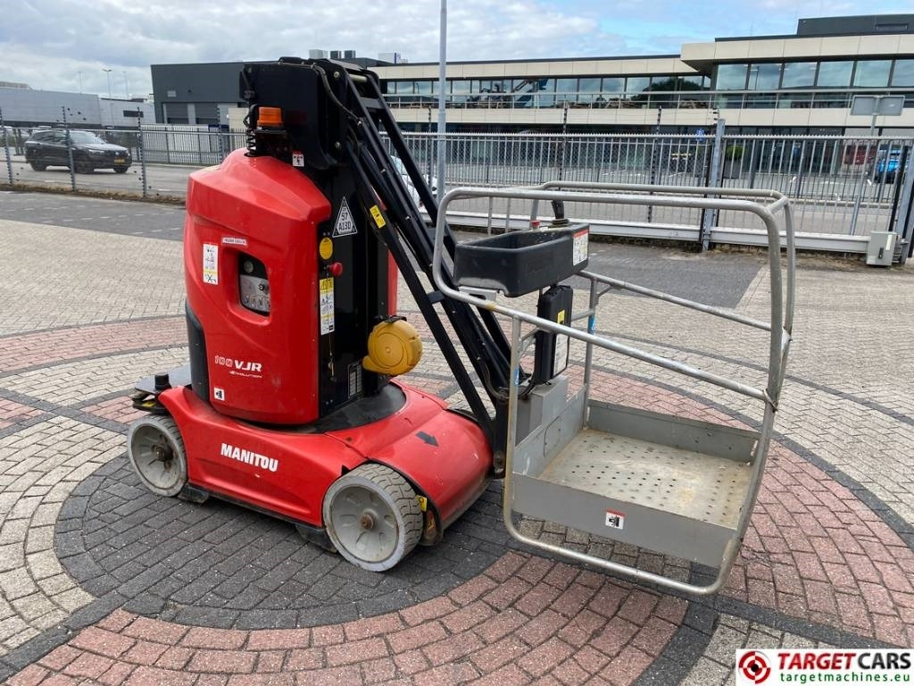 Manitou 100VJR Evolution Vertical Mast Work Lift 990cm - Oszlopos személyemelő: 3 kép. Manitou 100VJR Evolution Vertical Mast Work Lift 990cm - Oszlopos személyemelő: 3 kép.