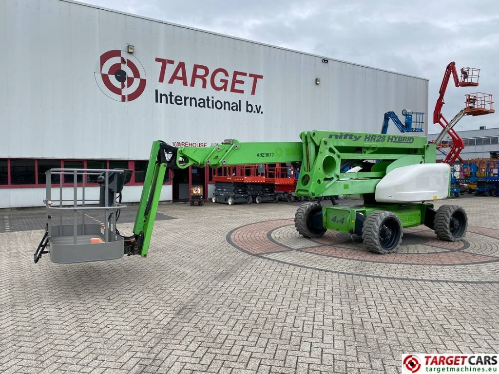 Niftylift HR28 HyBrid Articulated 4x4 Boom Work Lift 2800cm - Személyemelő: 1 kép. Niftylift HR28 HyBrid Articulated 4x4 Boom Work Lift 2800cm - Személyemelő: 1 kép.