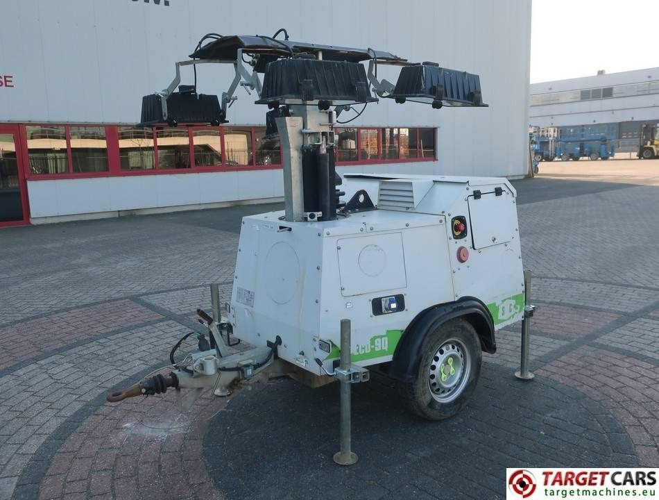 SMC ECO-90 Tower Light 4x400W - Világító állvány: 1 kép. SMC ECO-90 Tower Light 4x400W - Világító állvány: 1 kép.