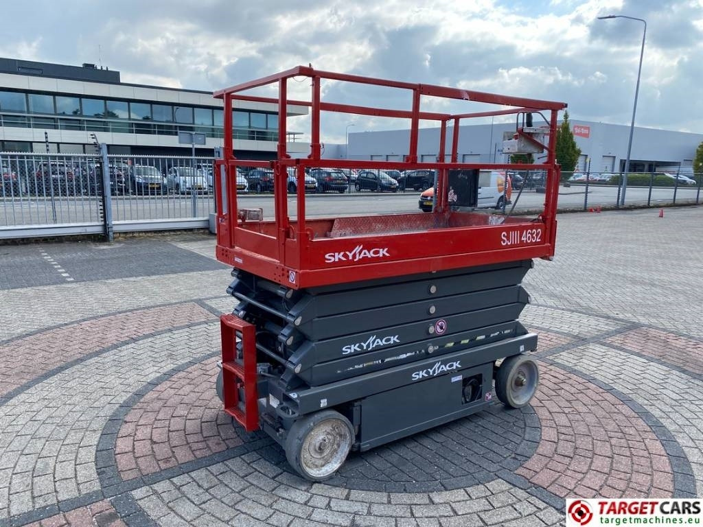 SkyJack SJ4632 Electric 4632 Scissor Work Lift 1170cm - Ollós emelő: 3 kép. SkyJack SJ4632 Electric 4632 Scissor Work Lift 1170cm - Ollós emelő: 3 kép.