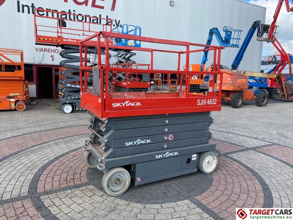 SkyJack SJ4632 Electric 4632 Scissor Work Lift 1170cm - Ollós emelő: 1 kép. SkyJack SJ4632 Electric 4632 Scissor Work Lift 1170cm - Ollós emelő: 1 kép.
