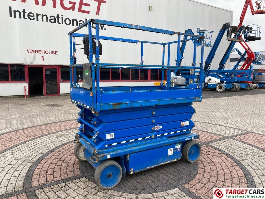 SkyJack SJ4732 Electric 4732 Scissor Work Lift 1165cm - Ollós emelő: 1 kép. SkyJack SJ4732 Electric 4732 Scissor Work Lift 1165cm - Ollós emelő: 1 kép.