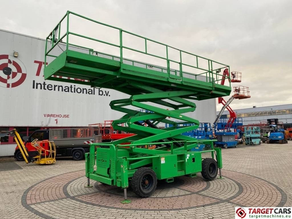 Ollós emelő SkyJack SJ9241 RT Diesel 4x4 Scissor Work Lift 1450cm: 37 kép.