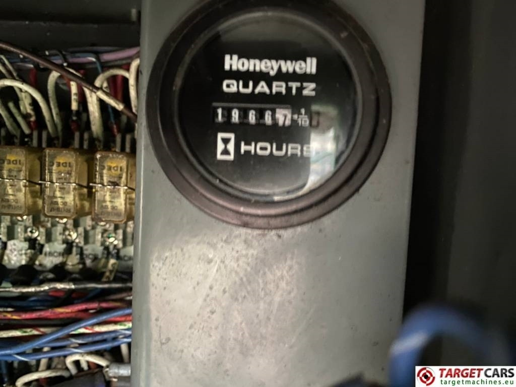 Ollós emelő SkyJack SJ9241 RT Diesel 4x4 Scissor Work Lift 1450cm: 13 kép.