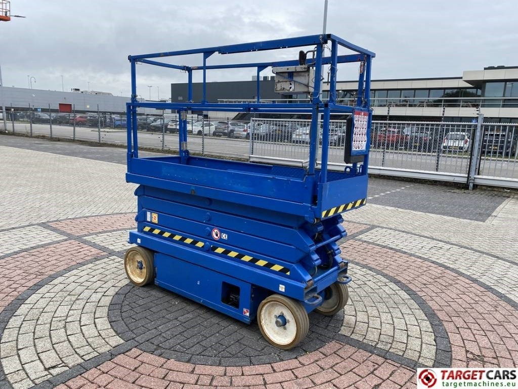 SkyJack SJIII-3226 Electric 3226 Scissor Work Lift 990cm - Ollós emelő: 2 kép. SkyJack SJIII-3226 Electric 3226 Scissor Work Lift 990cm - Ollós emelő: 2 kép.