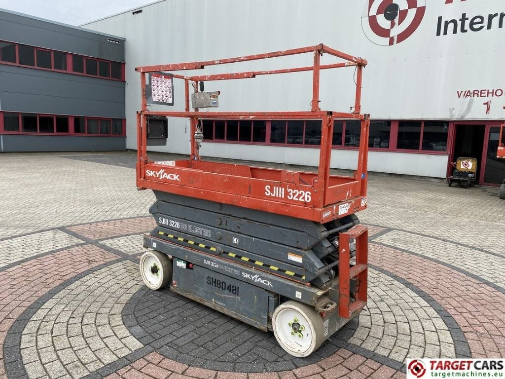 SkyJack SJIII-3226 Electric Scissor Work Lift 990cm - Ollós emelő: 4 kép. SkyJack SJIII-3226 Electric Scissor Work Lift 990cm - Ollós emelő: 4 kép.