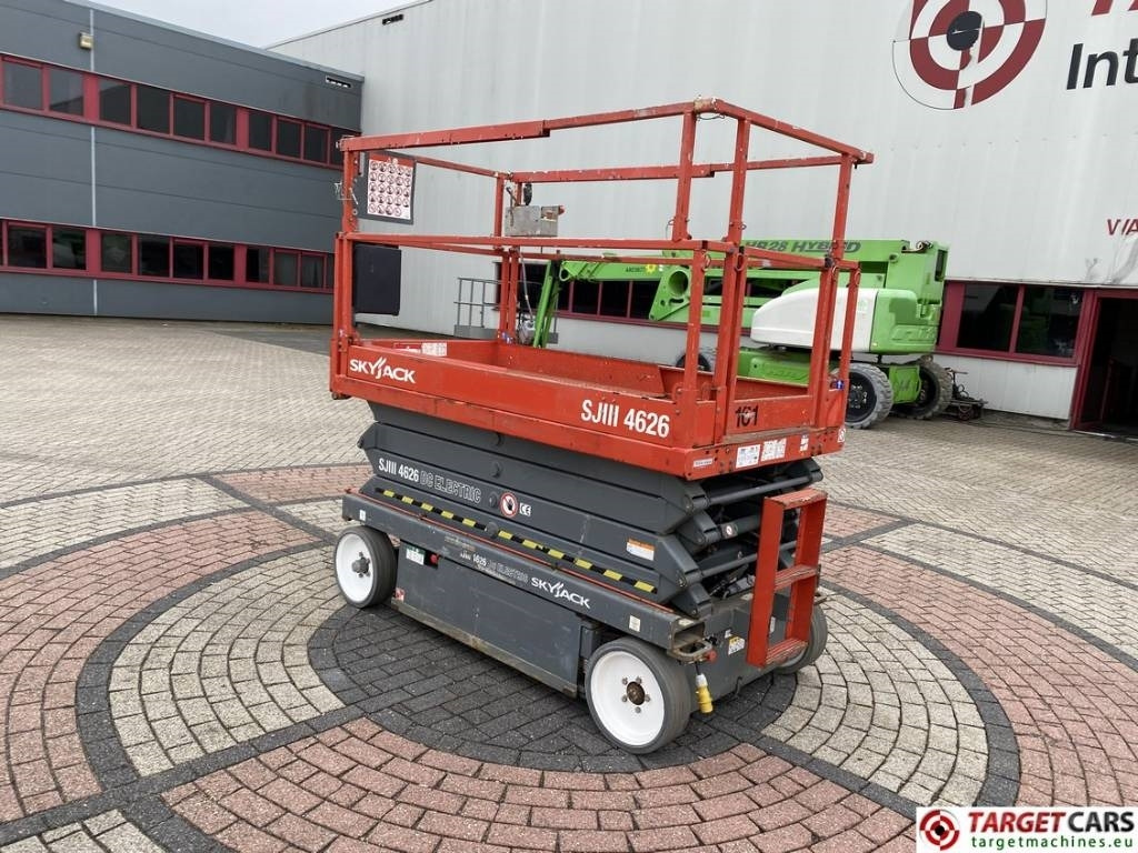 SkyJack SJIII-4626 Electric 4626 Scissor Work Lift 990cm - Ollós emelő: 4 kép. SkyJack SJIII-4626 Electric 4626 Scissor Work Lift 990cm - Ollós emelő: 4 kép.