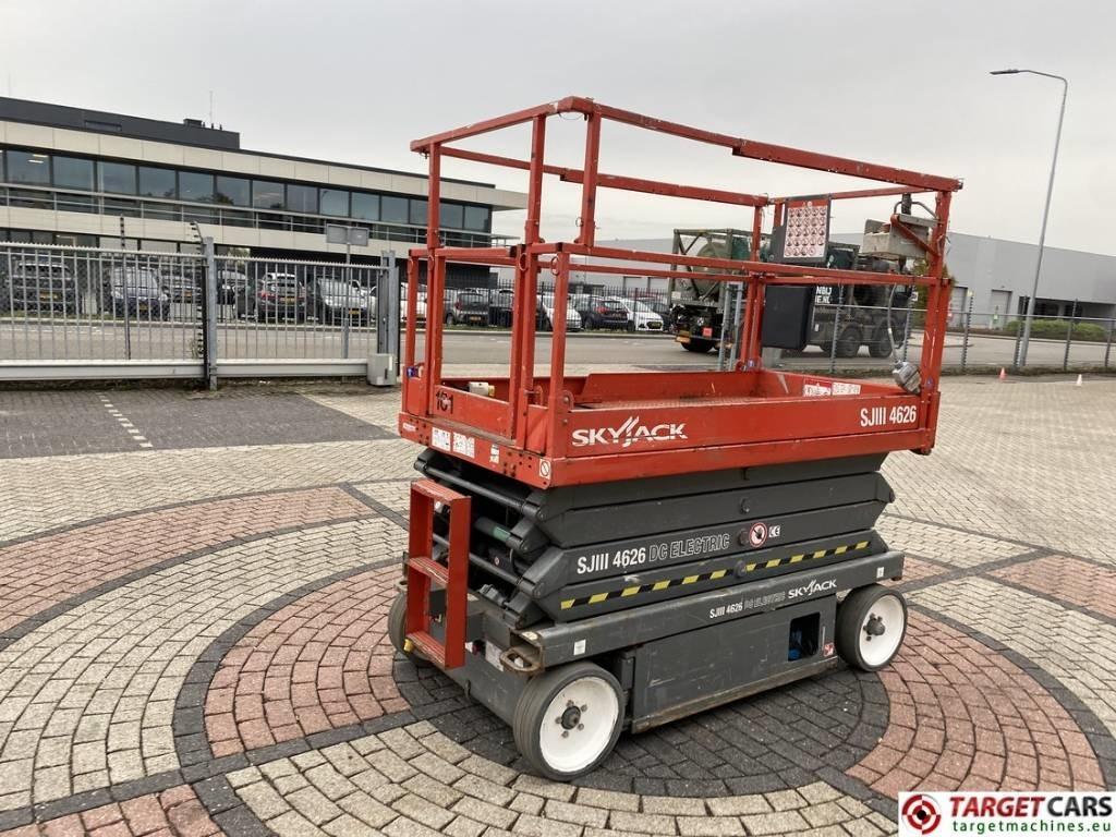 SkyJack SJIII-4626 Electric 4626 Scissor Work Lift 990cm - Ollós emelő: 3 kép. SkyJack SJIII-4626 Electric 4626 Scissor Work Lift 990cm - Ollós emelő: 3 kép.