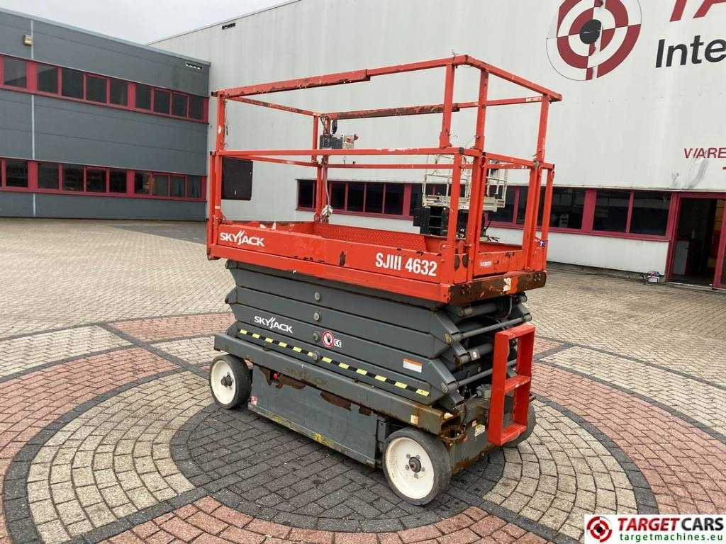 SkyJack SJIII-4632 Electric 4632 Scissor Work Lift 1170cm - Ollós emelő: 4 kép. SkyJack SJIII-4632 Electric 4632 Scissor Work Lift 1170cm - Ollós emelő: 4 kép.