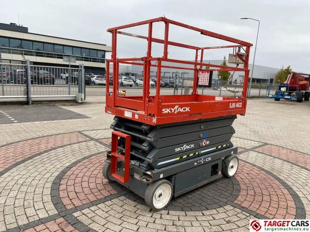 SkyJack SJIII-4632 Electric 4632 Scissor Work Lift 1170cm - Ollós emelő: 3 kép. SkyJack SJIII-4632 Electric 4632 Scissor Work Lift 1170cm - Ollós emelő: 3 kép.