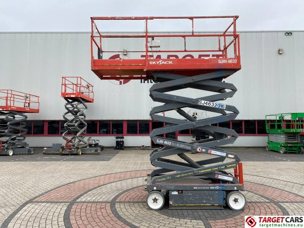 SkyJack SJIII-4632 Electric 4632 Scissor Work Lift 1170cm - Ollós emelő: 5 kép. SkyJack SJIII-4632 Electric 4632 Scissor Work Lift 1170cm - Ollós emelő: 5 kép.