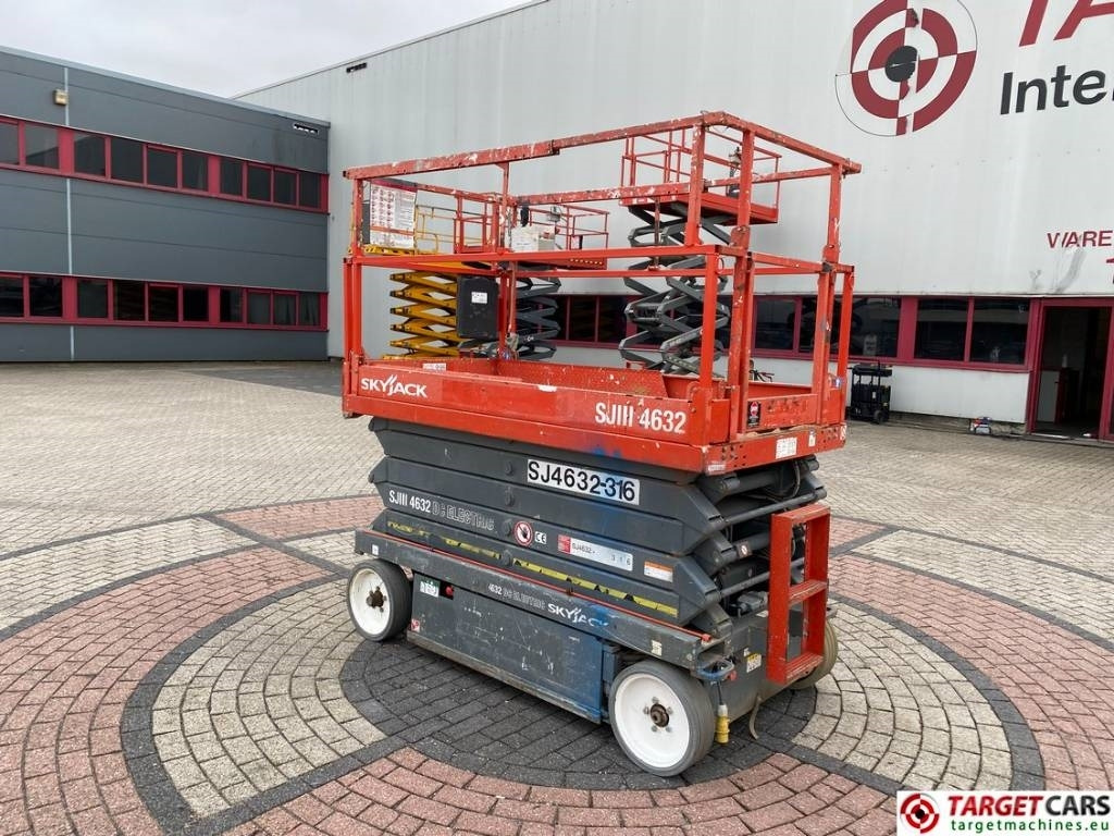 SkyJack SJIII-4632 Electric 4632 Scissor Work Lift 1170cm - Ollós emelő: 4 kép. SkyJack SJIII-4632 Electric 4632 Scissor Work Lift 1170cm - Ollós emelő: 4 kép.