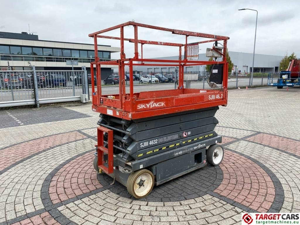 SkyJack SJIII-4632 Electric 4632 Scissor Work Lift 1170cm - Ollós emelő: 3 kép. SkyJack SJIII-4632 Electric 4632 Scissor Work Lift 1170cm - Ollós emelő: 3 kép.