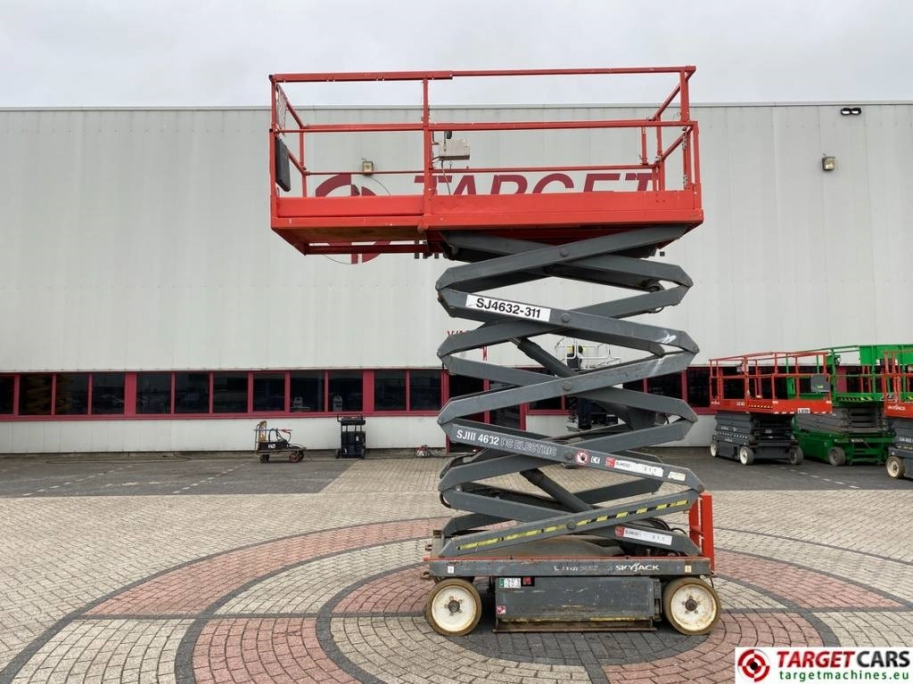 SkyJack SJIII-4632 Electric 4632 Scissor Work Lift 1170cm - Ollós emelő: 5 kép. SkyJack SJIII-4632 Electric 4632 Scissor Work Lift 1170cm - Ollós emelő: 5 kép.
