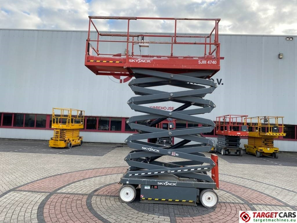 SkyJack SJIII-4740 Electric 4740 Scissor Work Lift 1380cm - Ollós emelő: 5 kép. SkyJack SJIII-4740 Electric 4740 Scissor Work Lift 1380cm - Ollós emelő: 5 kép.