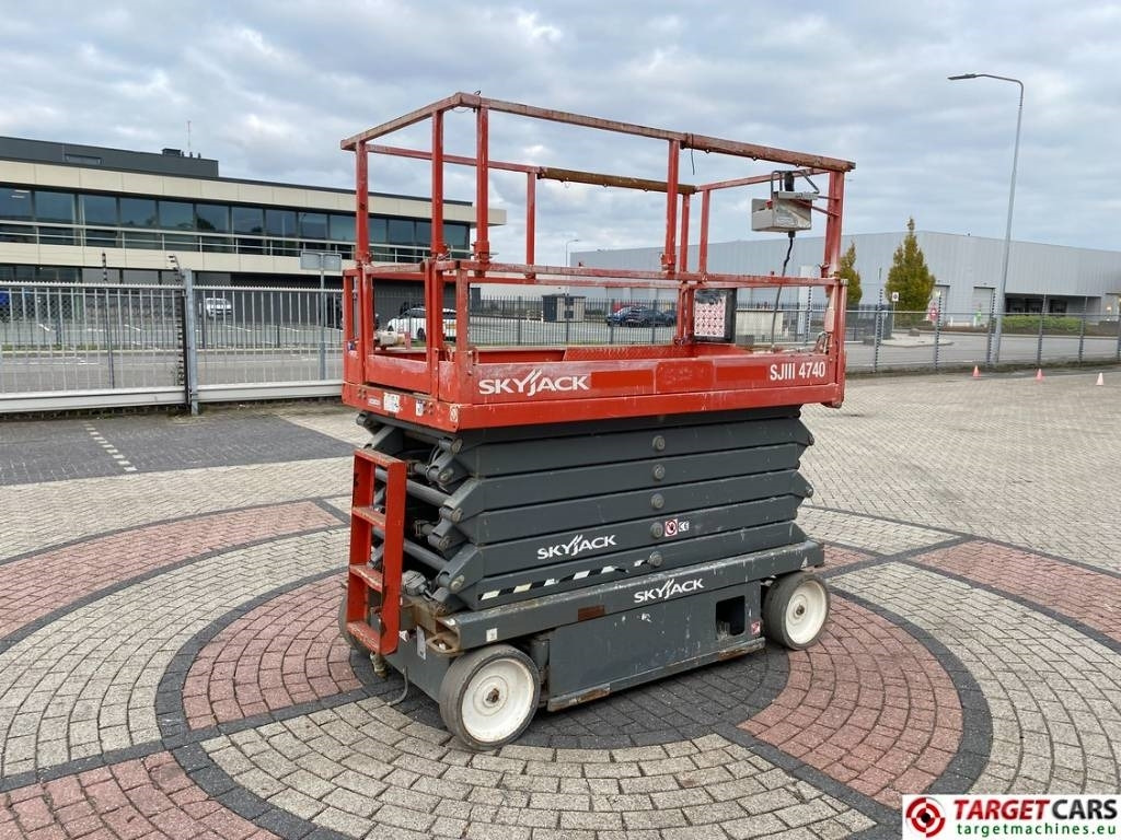 SkyJack SJIII-4740 Electric 4740 Scissor Work Lift 1380cm - Ollós emelő: 3 kép. SkyJack SJIII-4740 Electric 4740 Scissor Work Lift 1380cm - Ollós emelő: 3 kép.