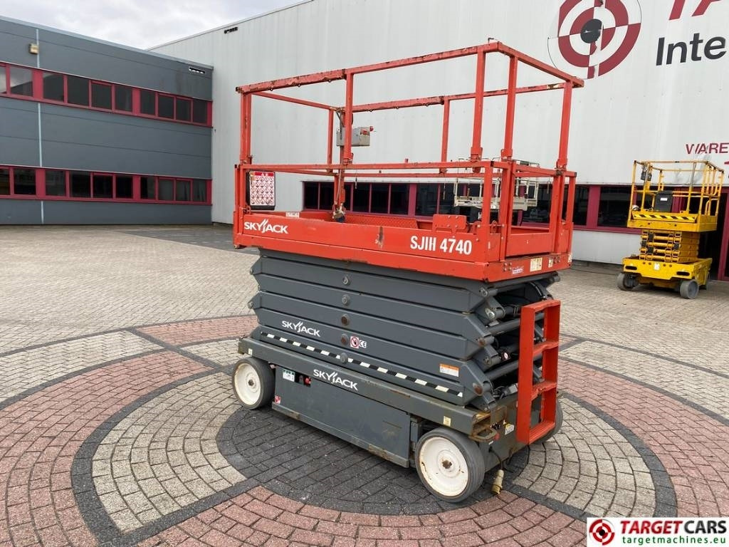 SkyJack SJIII-4740 Electric 4740 Scissor Work Lift 1380cm - Ollós emelő: 4 kép. SkyJack SJIII-4740 Electric 4740 Scissor Work Lift 1380cm - Ollós emelő: 4 kép.