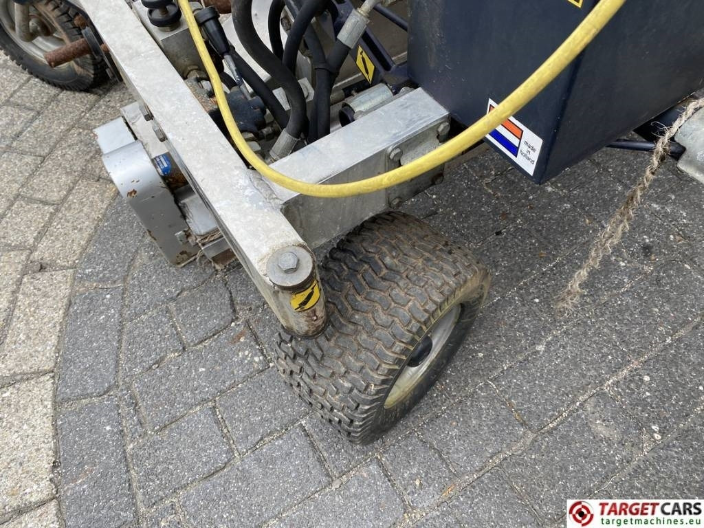Többcélú/ Speciális jármű Trilo SF150 Leaf Vacuum Sweeper Unit: 24 kép.