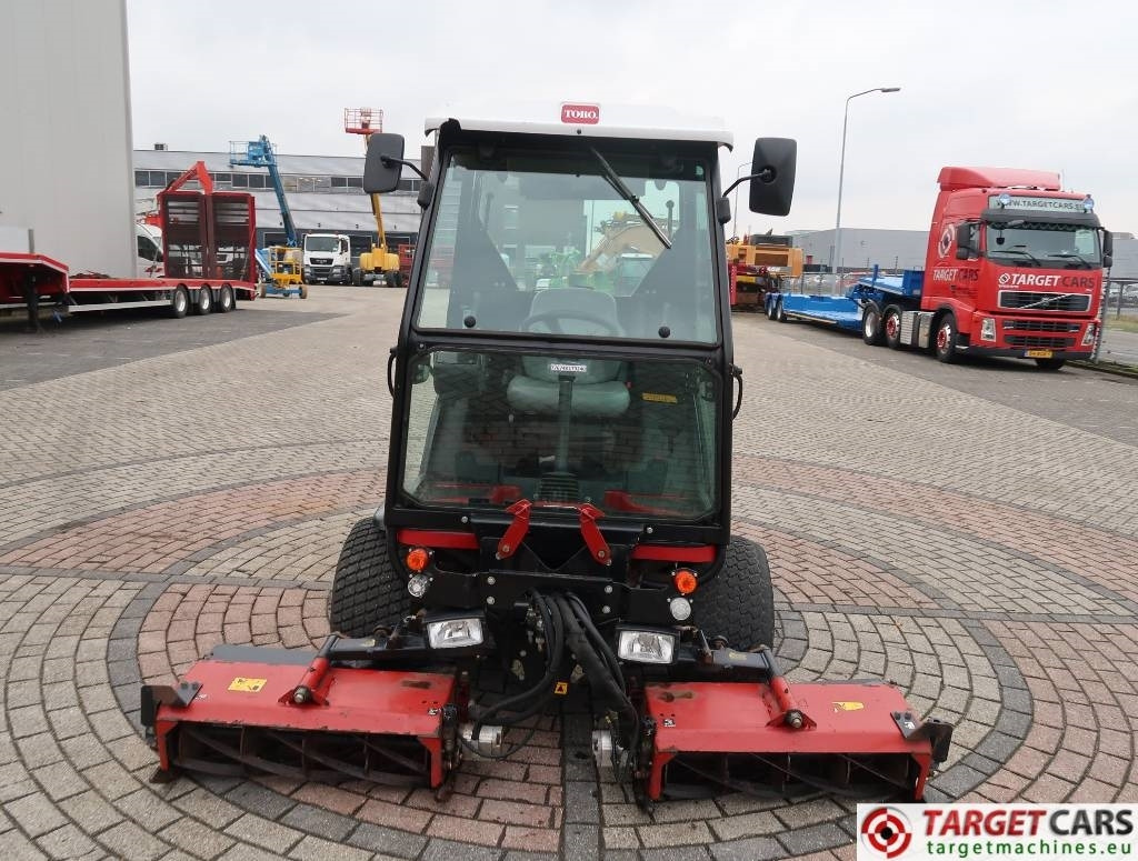 Toro LT3340 3-Gang Hydro 4WD Cylinder Reel Mower - Kerti fűkasza: 4 kép. Toro LT3340 3-Gang Hydro 4WD Cylinder Reel Mower - Kerti fűkasza: 4 kép.