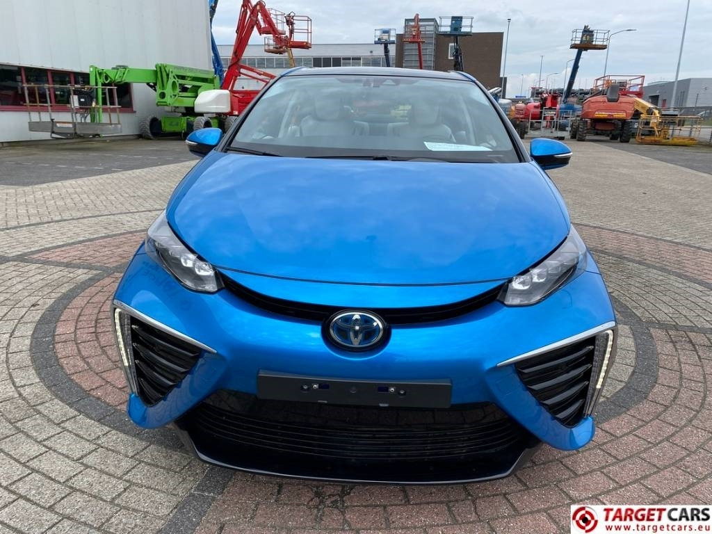 Toyota Mirai FCV HydroGen FuelCell - Szedán: 2 kép. Toyota Mirai FCV HydroGen FuelCell - Szedán: 2 kép.