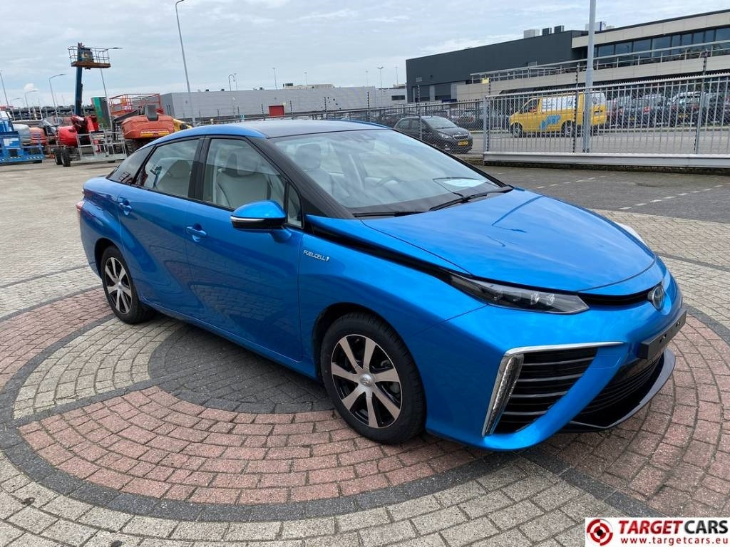 Toyota Mirai FCV HydroGen FuelCell - Autó: 3 kép. Toyota Mirai FCV HydroGen FuelCell - Autó: 3 kép.