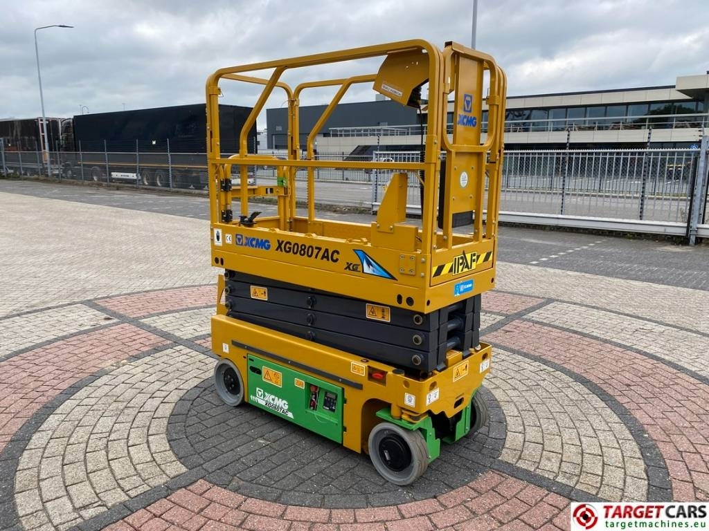 XCMG XG0807AC Electric LI-ION Lithium ScissorLift 780cm  - Ollós emelő: 2 kép. XCMG XG0807AC Electric LI-ION Lithium ScissorLift 780cm  - Ollós emelő: 2 kép.