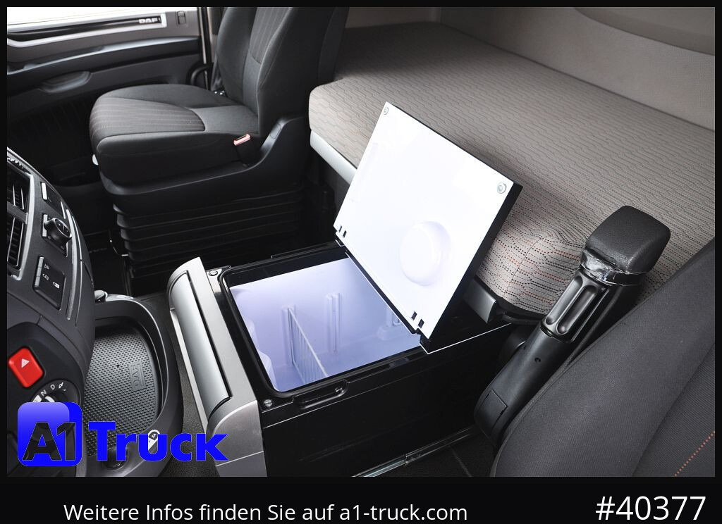 DAF DAF XF 480 FAN SSC Intarder, Lenkachse Standlklima - Cserefelépítményes teherautó: 5 kép. DAF DAF XF 480 FAN SSC Intarder, Lenkachse Standlklima - Cserefelépítményes teherautó: 5 kép.