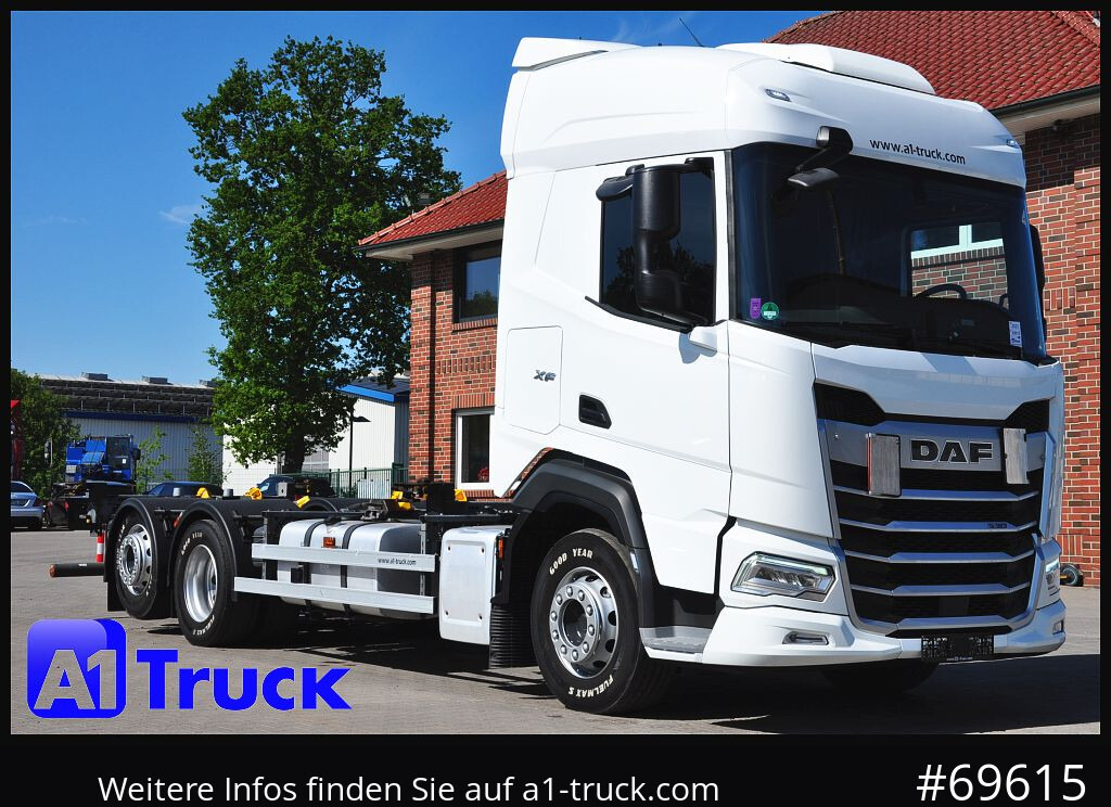 DAF XF530 FAN Multi 2x AHK Lenkachse, - Cserefelépítményes teherautó: 1 kép. DAF XF530 FAN Multi 2x AHK Lenkachse, - Cserefelépítményes teherautó: 1 kép.
