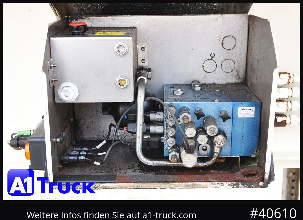 FELDBINDER EUT 55,3, Futter Feed 7 Kammern 55m³, Lenkachse, Alufelgen, - Silós félpótkocsi: 2 kép. FELDBINDER EUT 55,3, Futter Feed 7 Kammern 55m³, Lenkachse, Alufelgen, - Silós félpótkocsi: 2 kép.