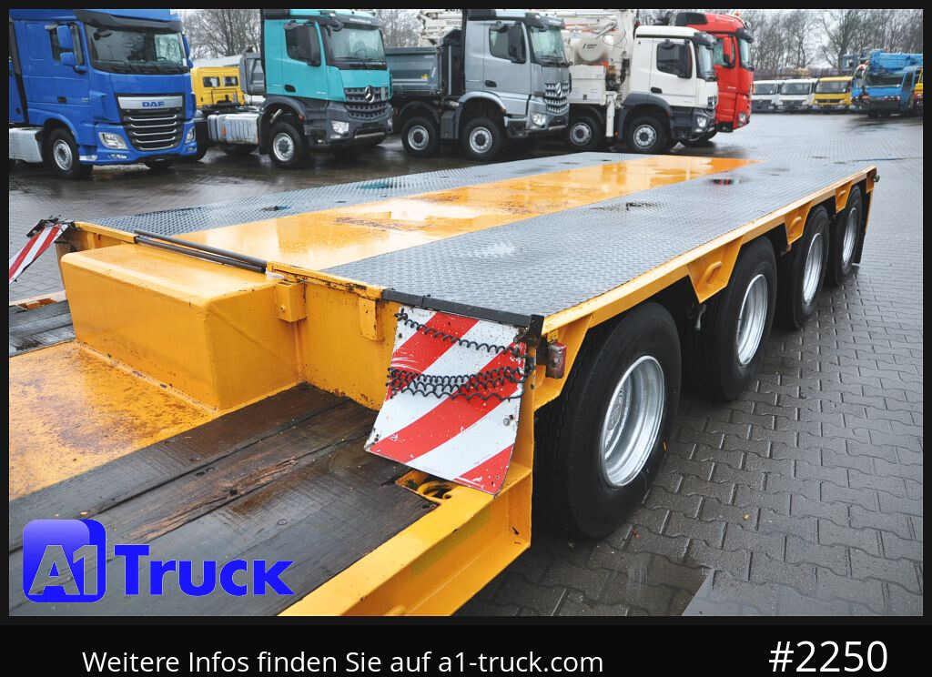 GOLDHOFER 4 Achs Tiefbett, Tieflader, Auffahrrampen, - Félpótkocsi mélybölcsős: 2 kép. GOLDHOFER 4 Achs Tiefbett, Tieflader, Auffahrrampen, - Félpótkocsi mélybölcsős: 2 kép.