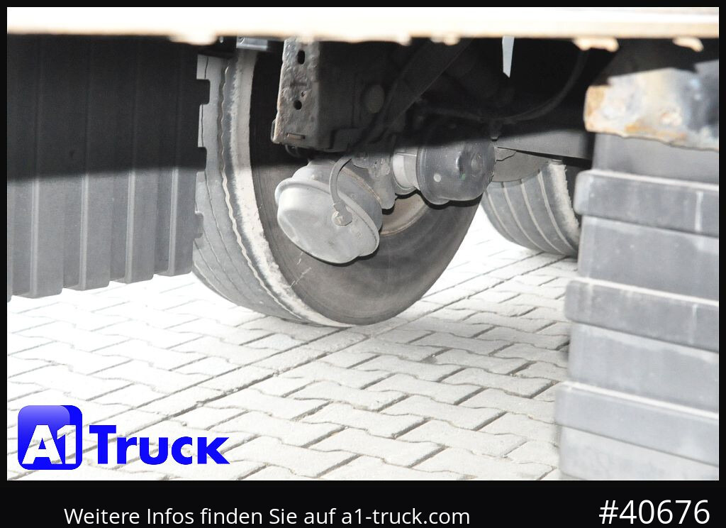 KRONE SD 27, Staplerhalterung, Liftachse, Lenkachse - Ponyvás félpótkocsi: 3 kép. KRONE SD 27, Staplerhalterung, Liftachse, Lenkachse - Ponyvás félpótkocsi: 3 kép.