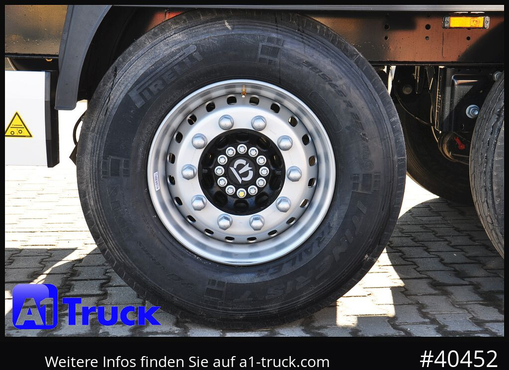 KRONE SD NEU Lift, Code XL, VDI 2700, SOFORT - Félpótkocsi dobozos: 2 kép. KRONE SD NEU Lift, Code XL, VDI 2700, SOFORT - Félpótkocsi dobozos: 2 kép.