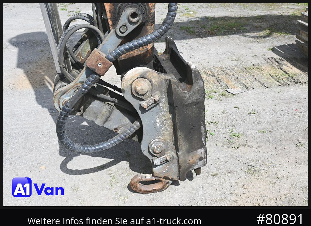 LIEBHERR 924 Compact, Kettenbagger - Lánctalpas kotró: 4 kép. LIEBHERR 924 Compact, Kettenbagger - Lánctalpas kotró: 4 kép.