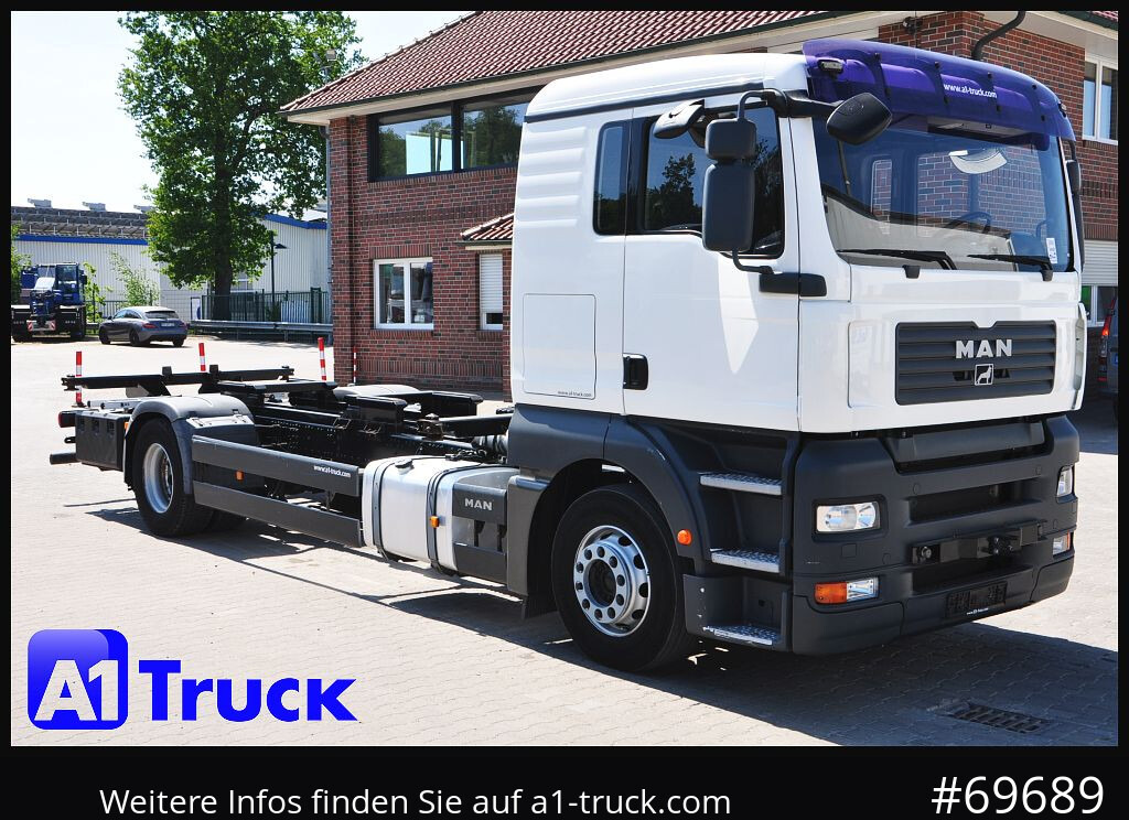 MAN TGA 18,360, BDF, 7,45, 5 Sitzer, 190 tkm - Cserefelépítményes teherautó: 1 kép. MAN TGA 18,360, BDF, 7,45, 5 Sitzer, 190 tkm - Cserefelépítményes teherautó: 1 kép.