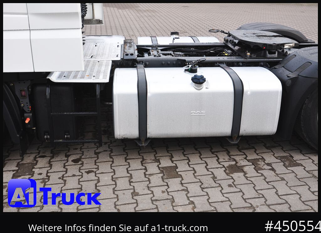 DAF XF 480 SSC, Volumen, Intarder, Standklima, - Nyergesvontató: 3 kép. DAF XF 480 SSC, Volumen, Intarder, Standklima, - Nyergesvontató: 3 kép.