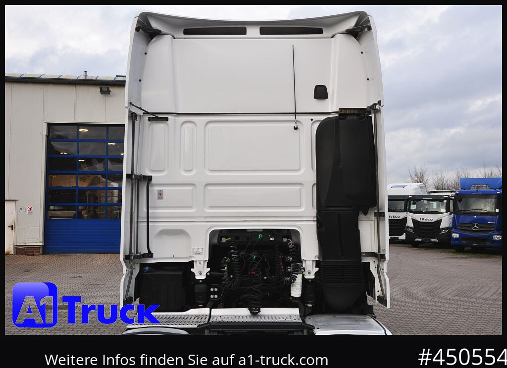 DAF XF 480 SSC, Volumen, Intarder, Standklima, - Nyergesvontató: 2 kép. DAF XF 480 SSC, Volumen, Intarder, Standklima, - Nyergesvontató: 2 kép.