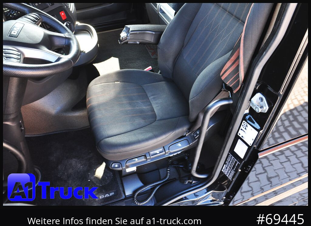 DAF XF 530 FT SSC, Intarder - Nyergesvontató: 2 kép. DAF XF 530 FT SSC, Intarder - Nyergesvontató: 2 kép.
