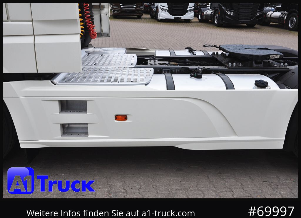 DAF XF 530 FT SSC, Intarder, Standklima, Navi - Nyergesvontató: 2 kép. DAF XF 530 FT SSC, Intarder, Standklima, Navi - Nyergesvontató: 2 kép.